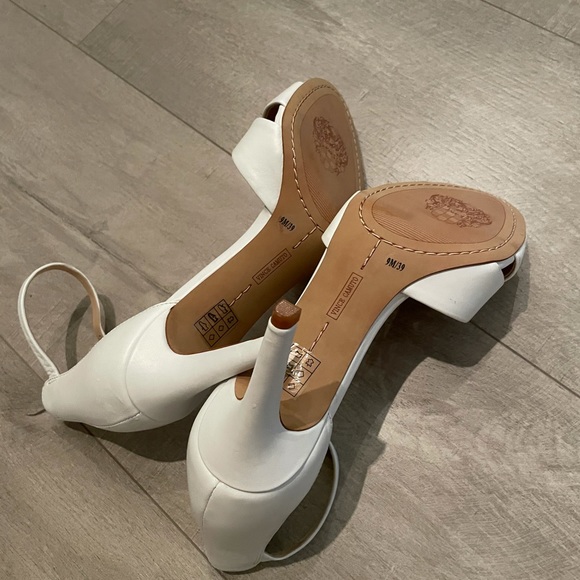 *Moving Sale*BRAND NEW Vince Camuto sandals 9M/39 - Picture 3 of 3